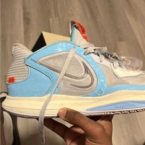 Kyrie Low 5 Size 10